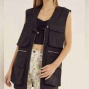 Urban Outfitters Women’s Black Oversized Structured Cargo Vest / Size S / NWT